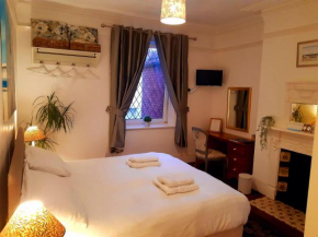 Отель Sandsides Guest House  Витлей Бей